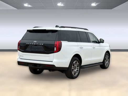 Used 2025 Ford Expedition Active AWD/4WD image 9