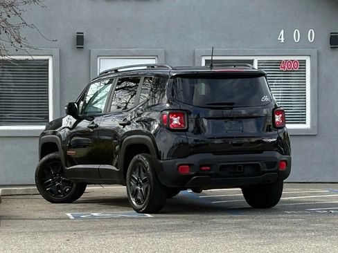 Used 2018 Jeep Renegade Trailhawk w/ UConnect 8.4 Nav Group image 7