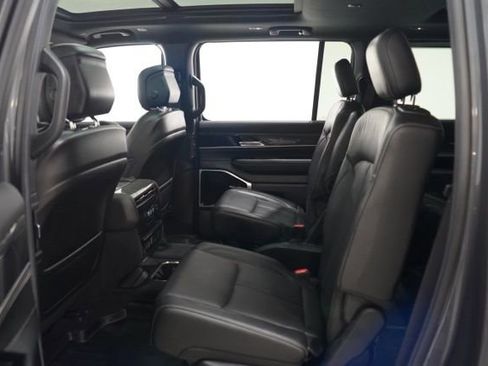 Used 2022 Jeep Wagoneer Series III w/ Premium Group I image 32