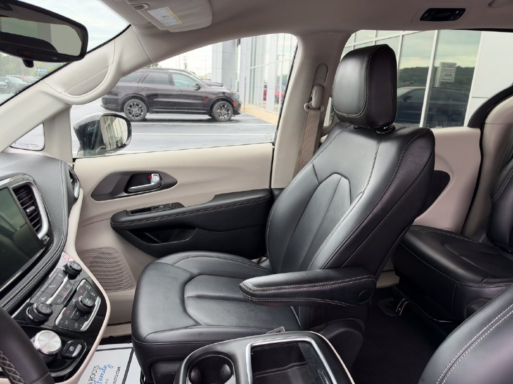Used 2024 Chrysler Pacifica Limited FWD image 21