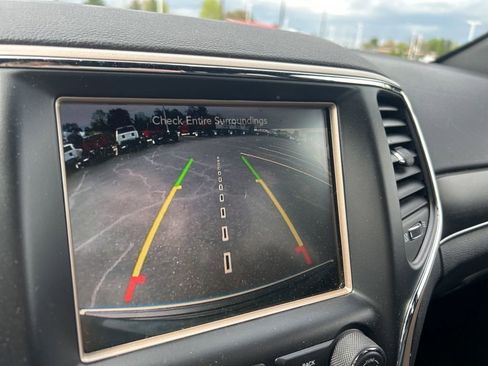 Used 2017 Jeep Grand Cherokee Limited AWD/4WD image 16