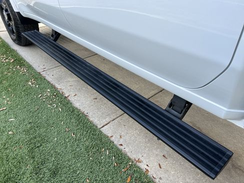 Used 2024 GMC Sierra 2500 AT4 w/ AT4 Premium Plus Package image 11