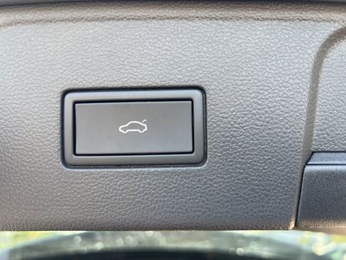 Used 2024 Volkswagen Atlas SEL Premium R-Line image 22