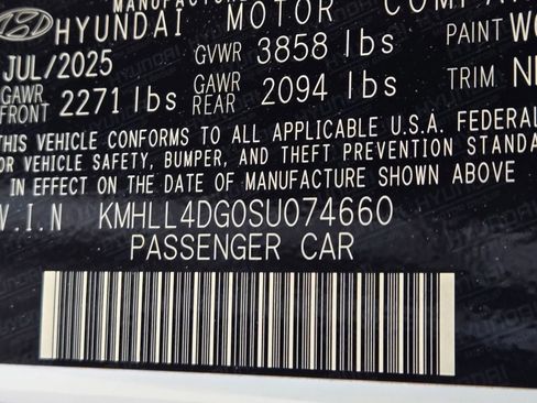 Certified 2025 Hyundai Elantra SE FWD image 11