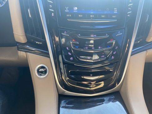 Used 2019 Cadillac Escalade Platinum image 25