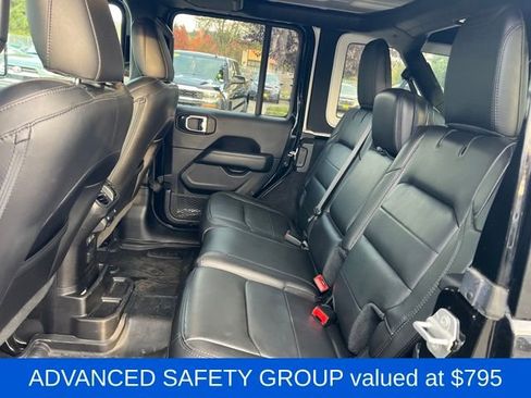 Used 2019 Jeep Wrangler Unlimited Sahara image 16