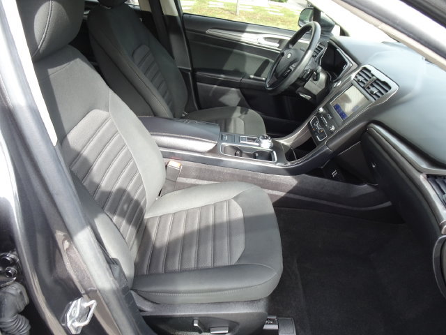 Used 2019 Ford Fusion SE FWD image 15