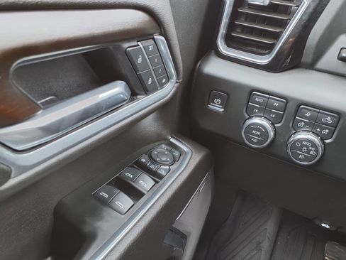 Used 2025 GMC Sierra 2500 Denali w/ Denali Reserve Package image 19