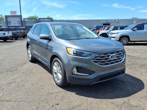 Used 2022 Ford Edge Titanium AWD/4WD image 7