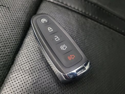 Used 2017 Lincoln Navigator Select RWD image 32