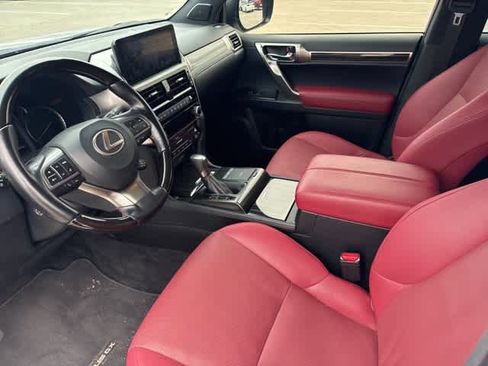 Used 2022 Lexus GX 460 Premium w/ Accessory Package image 9
