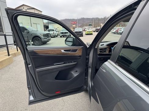 Used 2024 Volkswagen Atlas SE image 12