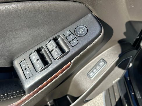 Used 2017 GMC Yukon XL SLT w/ Premium Edition image 36