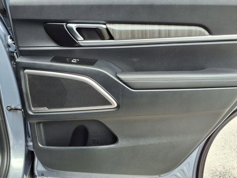 Used 2024 Kia Telluride EX w/ EX Captain's Chair Package image 16