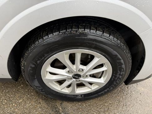 Certified 2023 Kia Carnival LX image 14