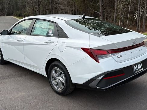 New 2026 Hyundai Elantra SE image 7