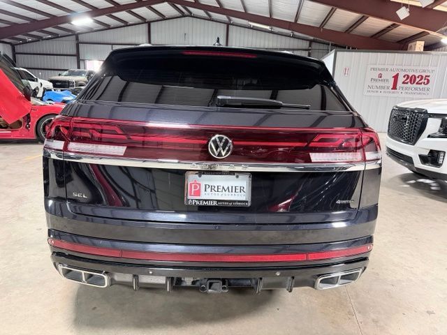 Used 2024 Volkswagen Atlas Cross Sport SEL R-Line AWD/4WD image 3