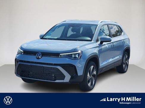 New 2025 Volkswagen Taos SE image 1