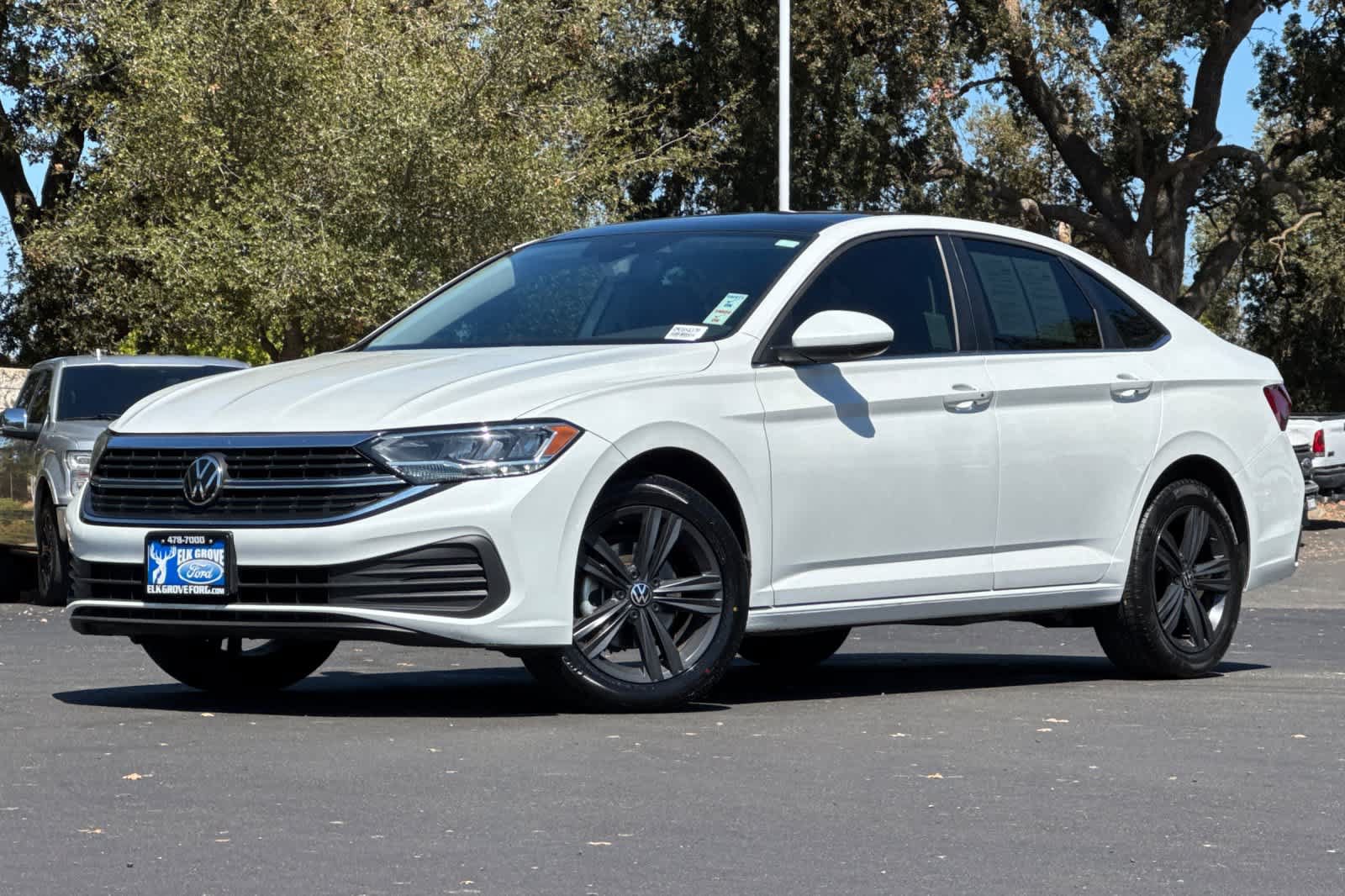 Used 2024 Volkswagen Jetta SE FWD image 1