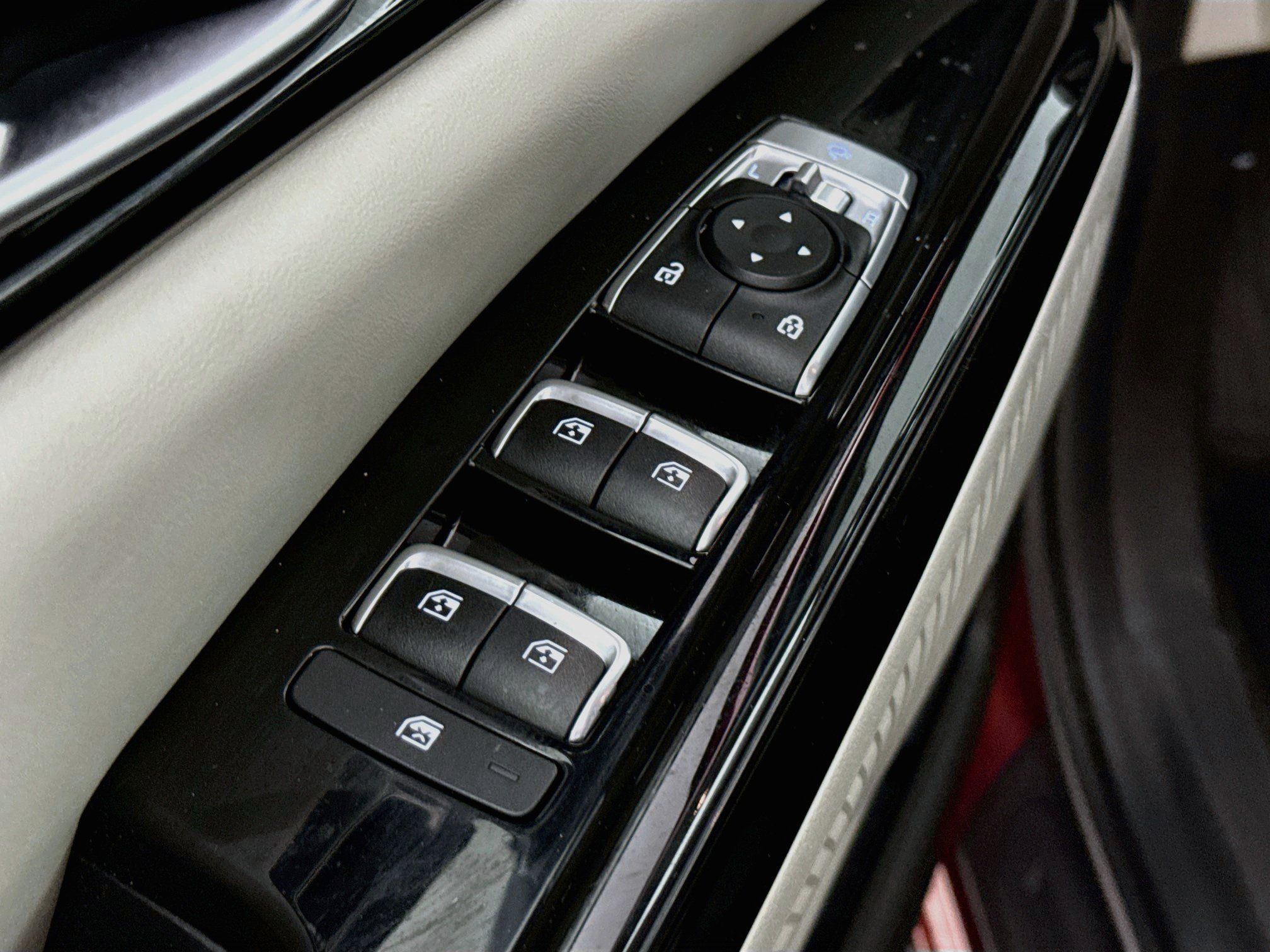 Used 2023 Kia Carnival SX FWD image 21