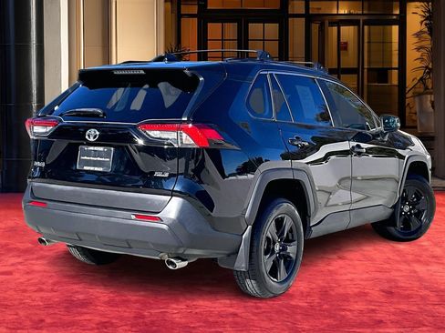 Used 2020 Toyota RAV4 XLE image 12