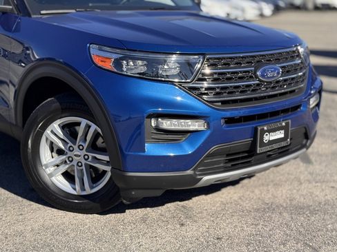 Certified 2022 Ford Explorer XLT w/ Equipment Group 202A image 3