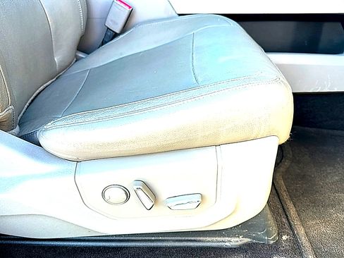 Used 2015 Ford F150 Lariat image 24