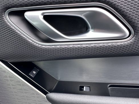 Used 2022 Land Rover Range Rover Velar R-Dynamic S image 19