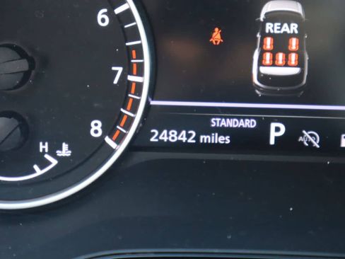Used 2024 Nissan Pathfinder SL w/ SL Premium Package FWD image 12