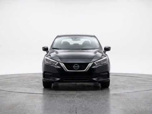 Used 2025 Nissan Versa SV image 2