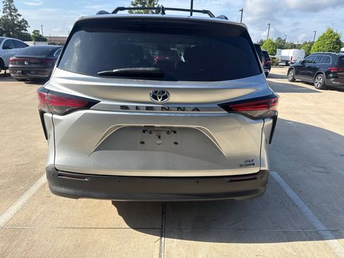 Used 2021 Toyota Sienna XLE FWD image 5