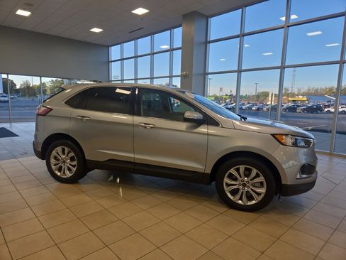Used 2024 Ford Edge Titanium image 5