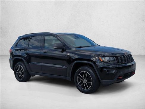 Used 2018 Jeep Grand Cherokee Trailhawk AWD/4WD image 3