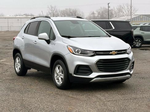 Certified 2022 Chevrolet Trax LT w/ LT Convenience Package image 6
