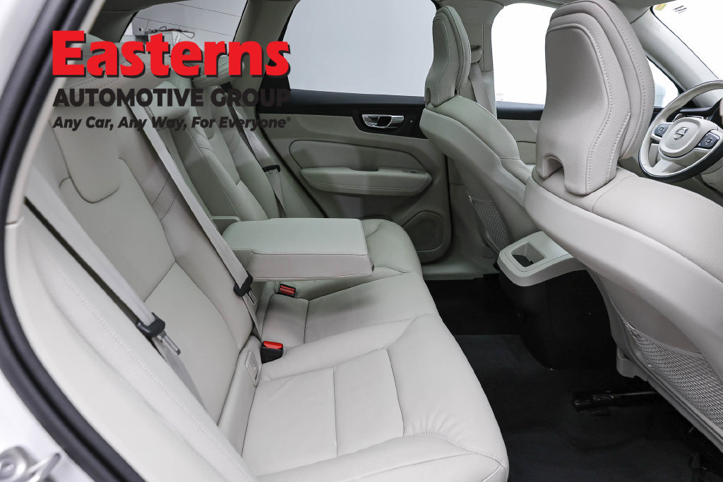 Used 2022 Volvo XC60 B5 Momentum AWD/4WD image 24