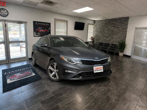 Used 2019 Kia Optima S w/ S Panoramic Sunroof Package FWD image 2