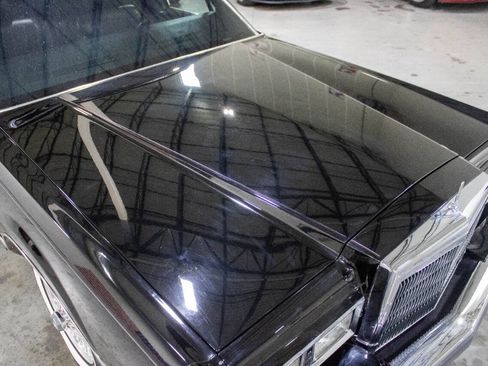 Used 1989 Lincoln Town Car Signature image 19