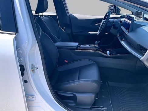 Certified 2025 Toyota Prius XLE FWD image 8