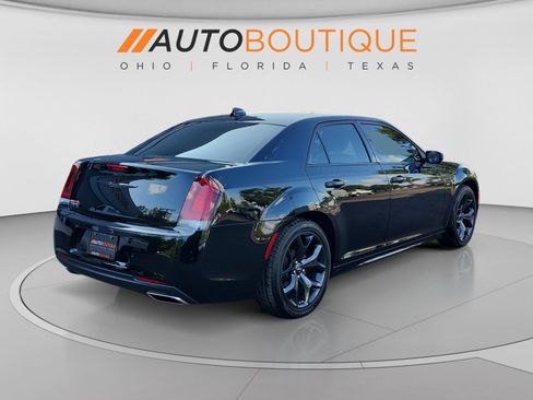 Used 2023 Chrysler 300 Touring L w/ Safetytec Plus Group RWD image 5