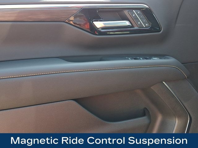 Used 2025 Chevrolet Tahoe Premier AWD/4WD image 22