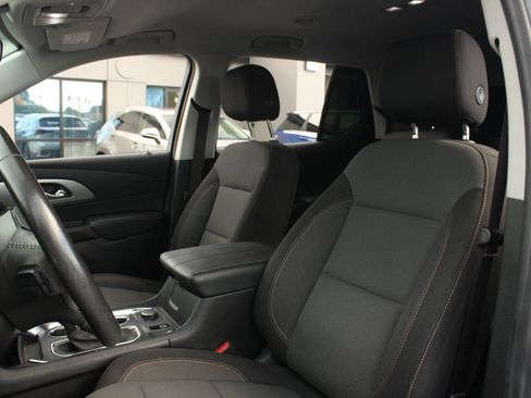 Used 2021 Chevrolet Traverse LT FWD image 15