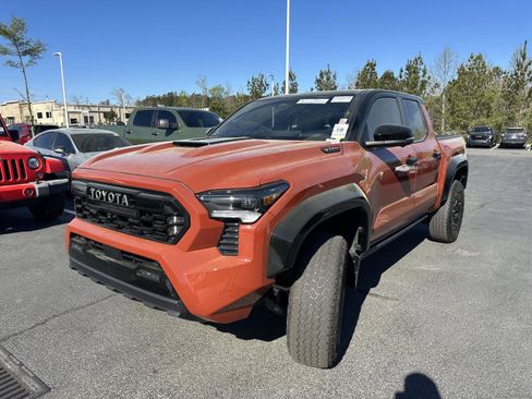 Used 2025 Toyota RAV4 XSE w/ Weather Package image 9