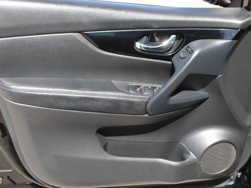 Used 2021 Nissan Rogue Sport SV image 13