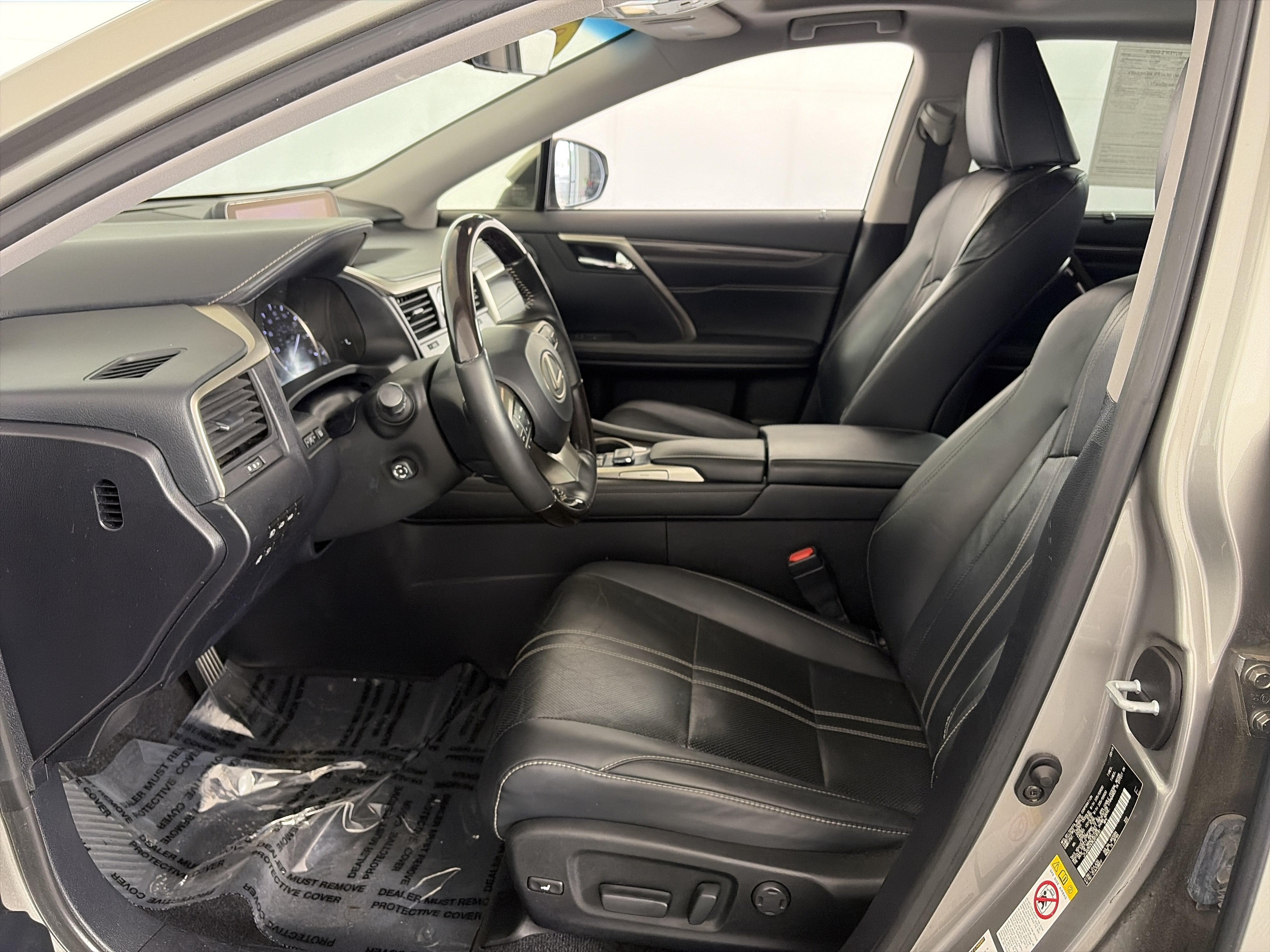 Used 2019 Lexus RX 350L Luxury w/ Accessory Package AWD/4WD image 6