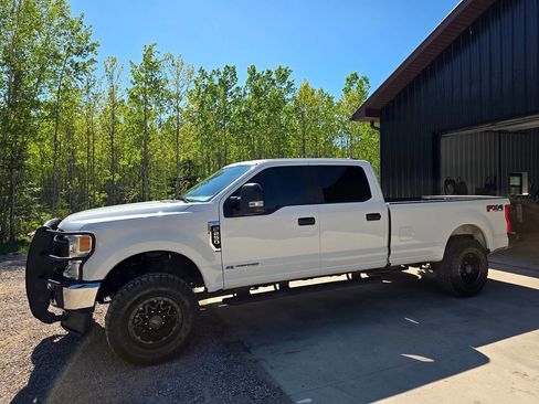 Used 2022 Ford F250 XL w/ Power Equipment Group AWD/4WD image 2