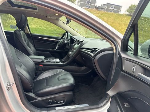 Used 2017 Ford Fusion SE FWD image 32