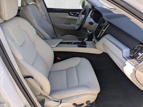Used 2019 Volvo XC60 T5 Momentum FWD image 21