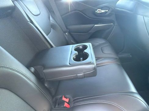 Used 2019 Jeep Cherokee Limited AWD/4WD image 41