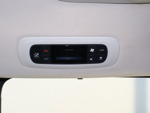 Used 2017 Chrysler Pacifica Touring-L image 19