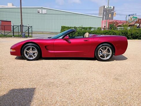 Used 2002 Chevrolet Corvette Convertible w/ Preferred Equipment Group2 RWD image 9